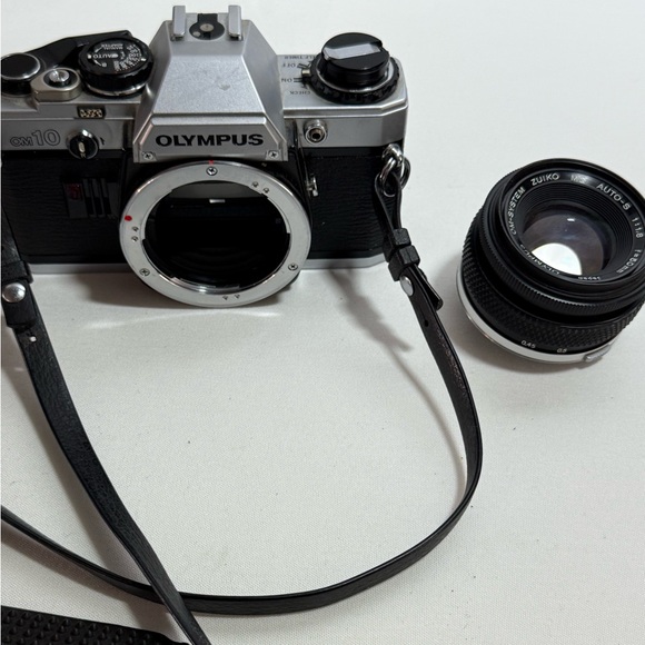 Olympus OM10 35Mm W/Zuiko Lens - Picture 4 of 15